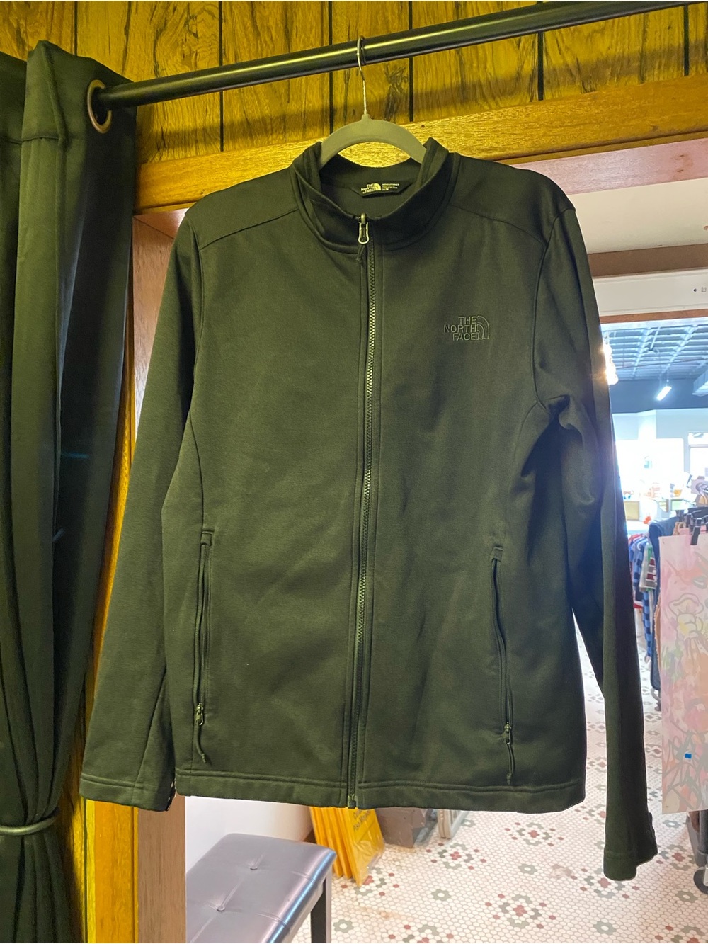 The North Face Men’s Black Lightweight Full-Zip Shirt Jacket